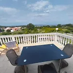 Me Living - - Strandnaehe