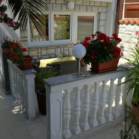 Me Living - - Strandnaehe 풀라