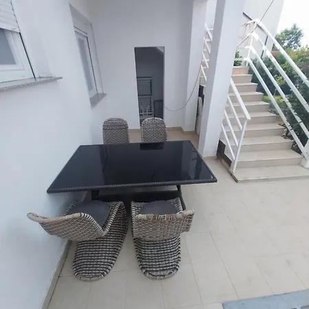 Me Living - - Strandnaehe דירה פולה
