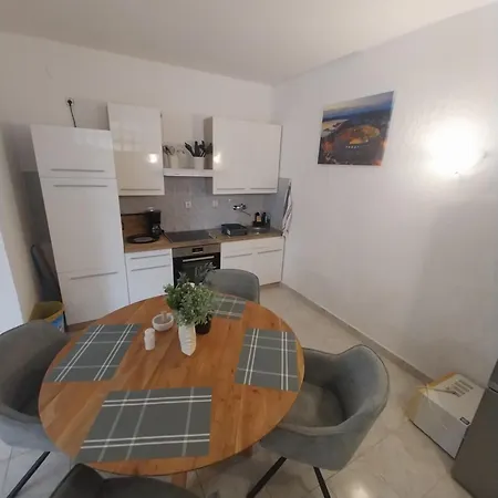 Me Living - - Strandnaehe דירה פולה