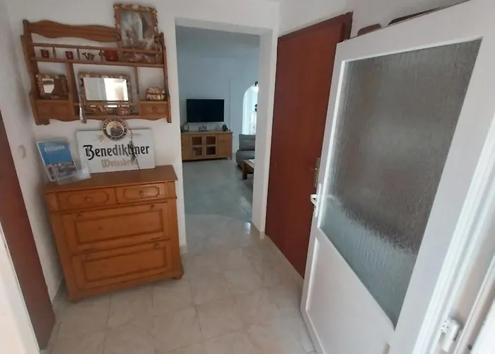 Me Living - - Strandnaehe 풀라