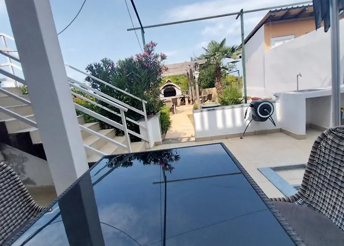 Me Living - - Strandnaehe * 풀라