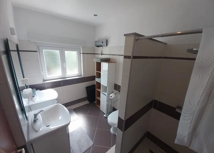 Me Living - - Strandnaehe * 풀라