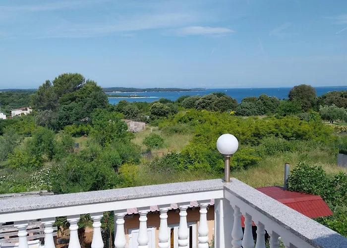 Me Living - - Strandnaehe