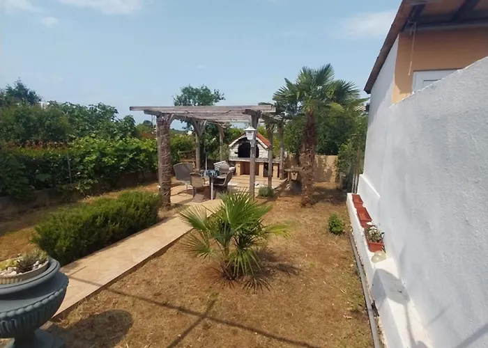 Me Living - - Strandnaehe 풀라