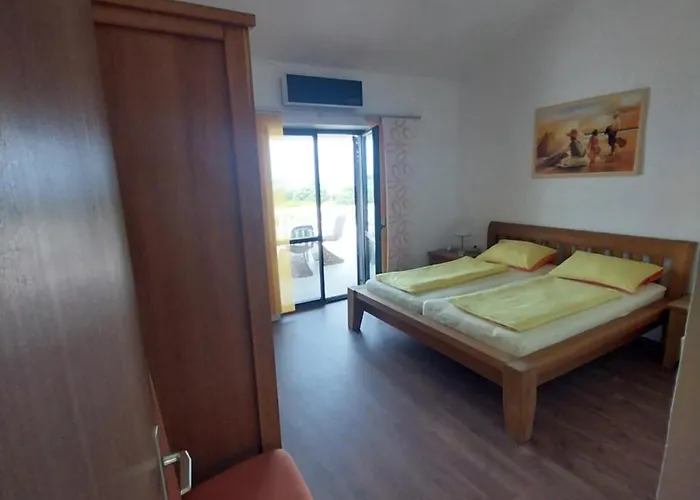 Me Living - - Strandnaehe