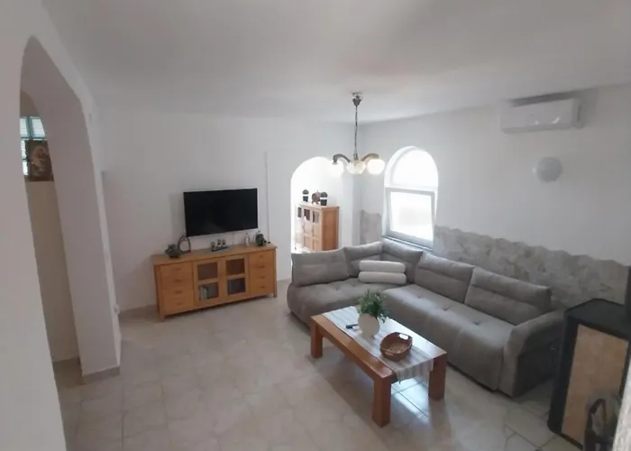 Me Living - - Strandnaehe 풀라