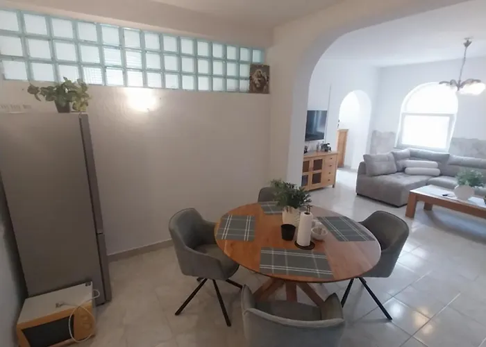 Me Living - - Strandnaehe 아파트 풀라