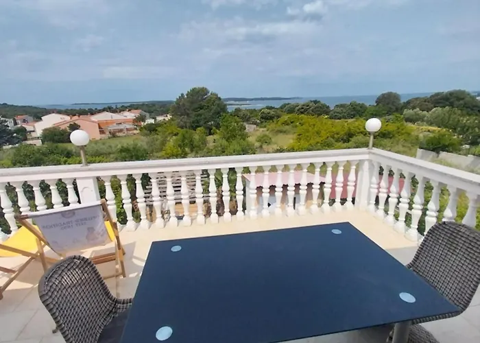 Me Living - - Strandnaehe