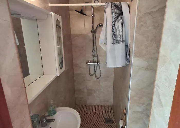 Me Living - - Strandnaehe 풀라